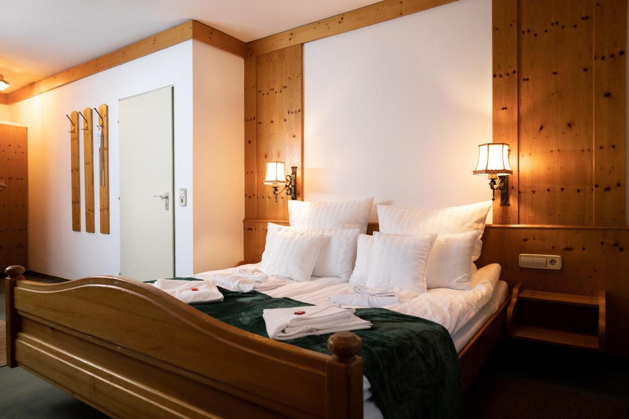 Hotel Zum See, Titisee Exterior photo
