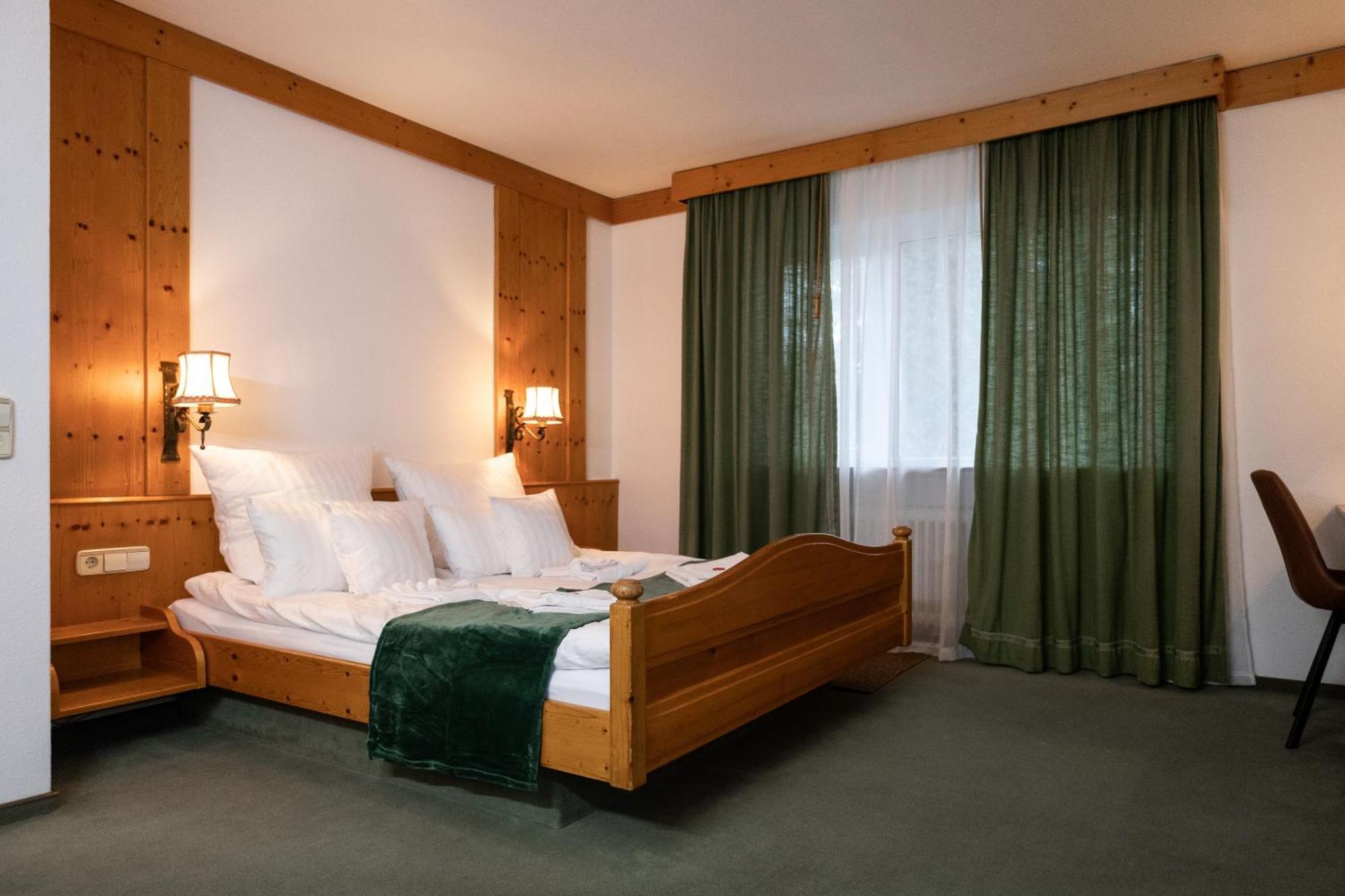 Hotel Zum See, Titisee Exterior photo
