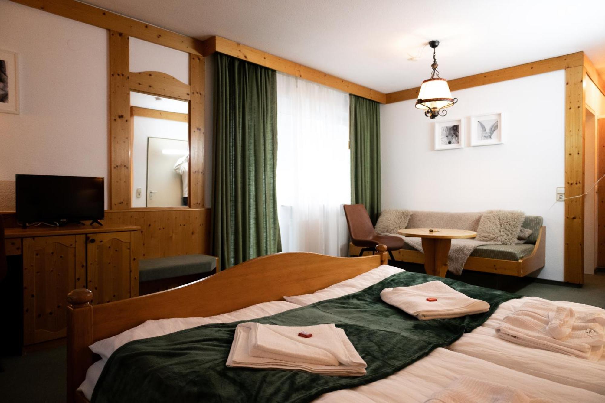 Hotel Zum See, Titisee Exterior photo