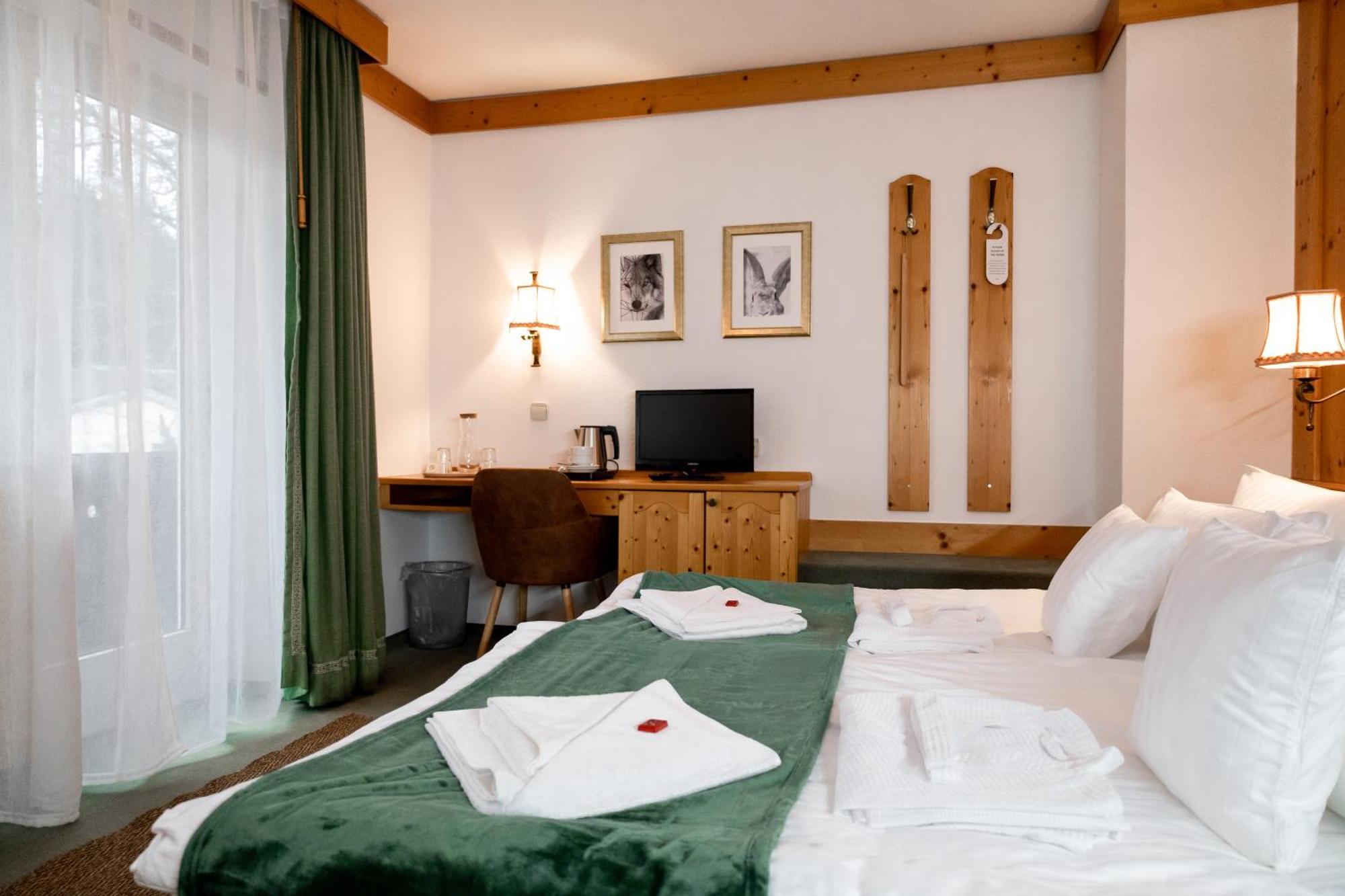 Hotel Zum See, Titisee Exterior photo