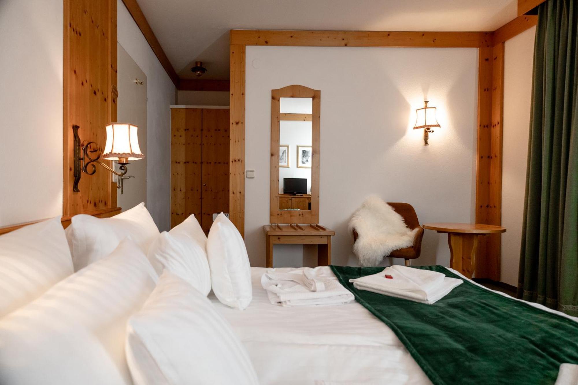 Hotel Zum See, Titisee Exterior photo